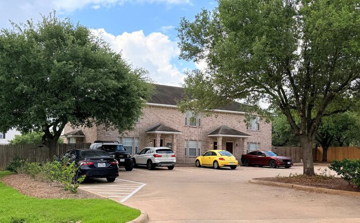 Pictures of Multifamily property located at 1130 Gridiron Dr, College Station, TX 77840 for sales - image #1
