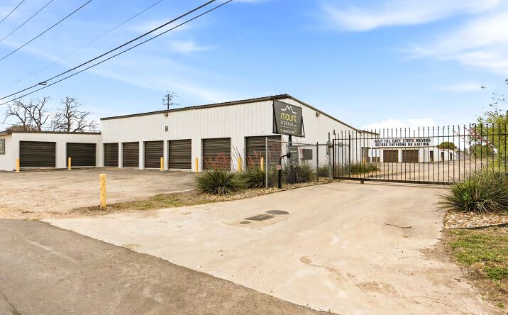 Pictures of Self Storage property located at 1419 Fleming Dr, Seguin, TX 78155 for sales - image #1
