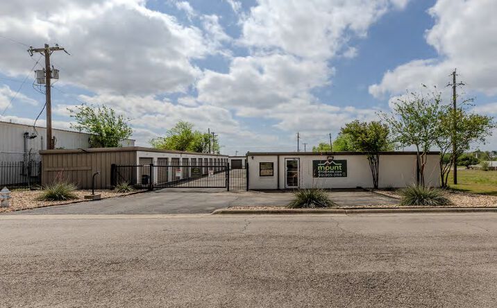 Pictures of Self Storage property located at 209 Commercial Dr, Taylor, TX 76574 for sales - image #1