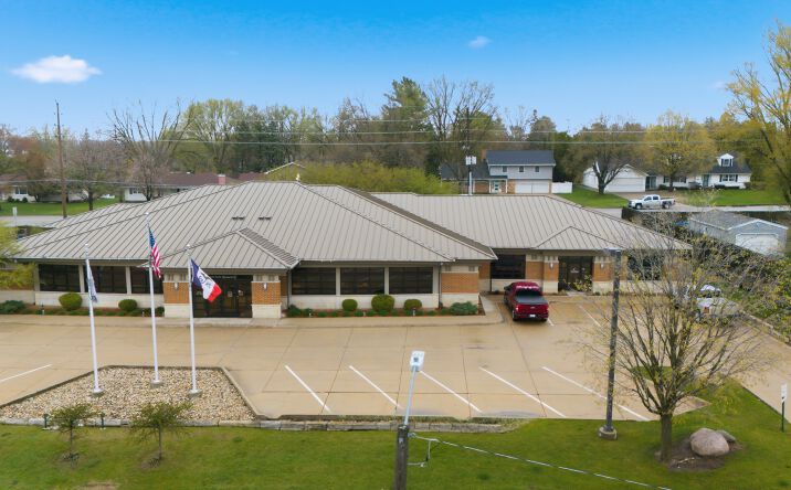 Pictures of Office property located at 1203 W RIDGEWAY AVE, WATERLOO, IA 50701-4017 for sales - image #1
