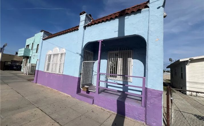 Pictures of Multifamily property located at 6812 S Hoover, Los Angeles, CA 90044 for sales - image #1