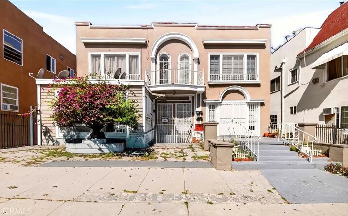 Pictures of Multifamily property located at 139 S Manhattan, Los Angeles, CA 90004 for sales - image #1
