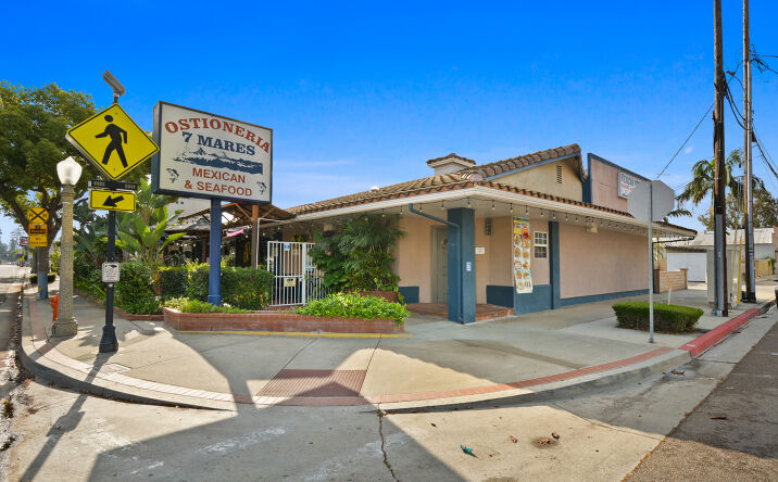 Pictures of Retail property located at 528 W Chapman Ave, Orange, CA 92868 for sales - image #1