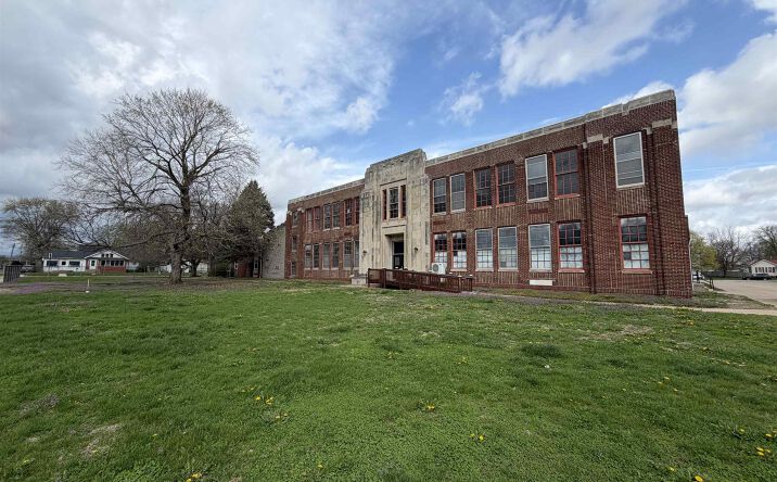Pictures of Office property located at 435 E 3RD Street, Galesburg, IL 61401 for sales - image #1