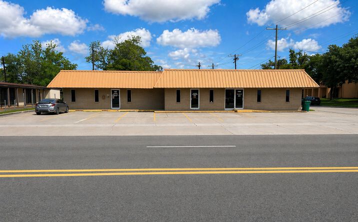 Pictures of Office property located at 1000 Green Ave, Orange, TX 77630 for sales - image #1