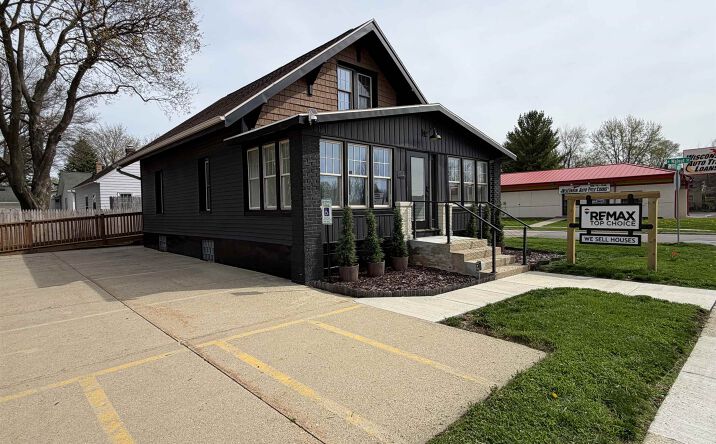 1702 W Court, Janesville