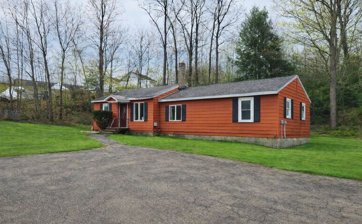 192 Londonderry Tpke, Hooksett