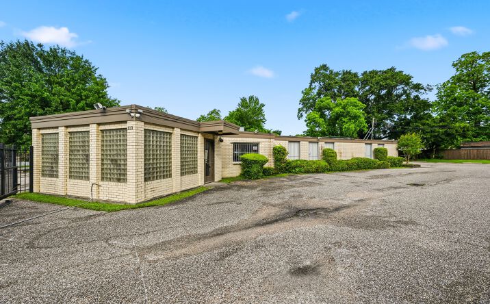Pictures of Office property located at 110 W ROSAMOND ST, HOUSTON, TX 77076-3919 for sales - image #1