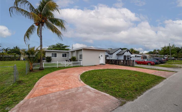 Pictures of Multifamily property located at 2204 Mckinley St, Hollywood, FL 33020 for sales - image #1