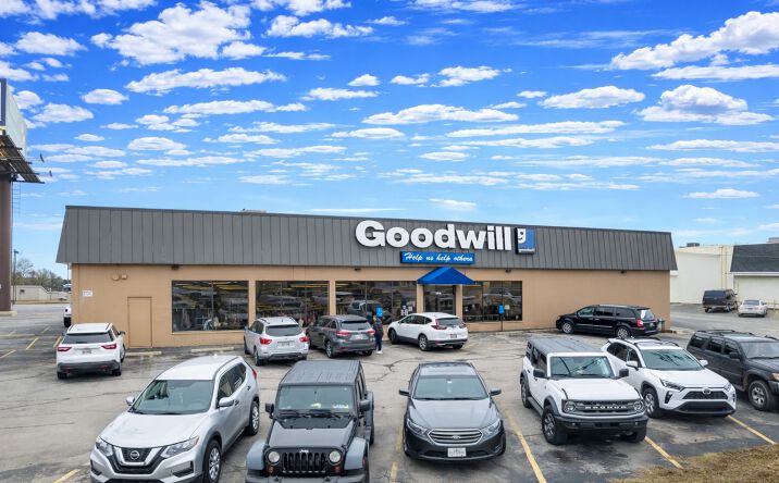 Pictures of Retail, Industrial property located at 2021 S Reynolds Rd, Toledo, OH 43614 for sales - image #1