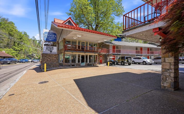 Pictures of Hospitality property located at 402 Parkway, Gatlinburg, TN 37738 for sales - image #1