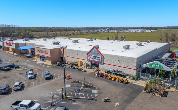 Pictures of Retail property located at 975 Highway 51 South Covington, TN USA, Covington, TN 38019 for sales - image #1