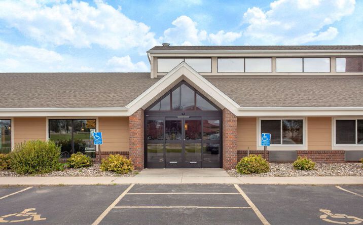 Pictures of Hospitality property located at 2404 US-12, Willmar, MN 56201 for sales - image #1