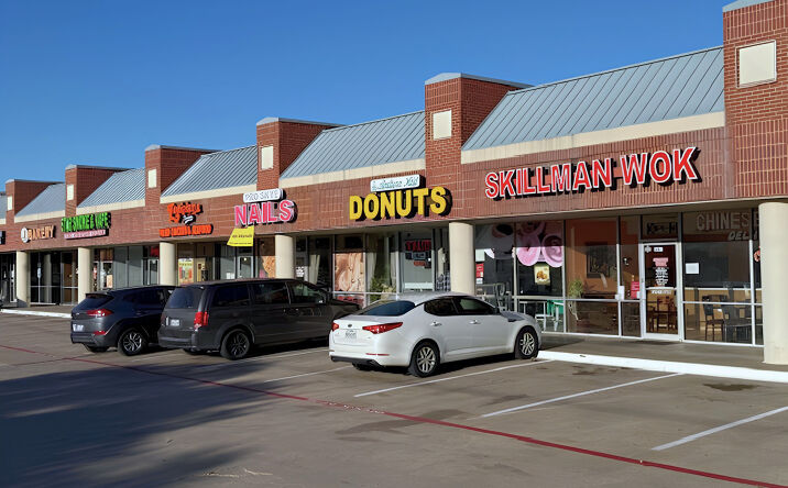 Pictures of Retail property located at 565 W Oates Rd, Garland, TX 75043 for sales - image #1