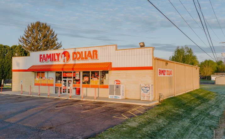 Pictures of Retail property located at 207 CARROLLTON ST, MALVERN, OH 44644 for sales - image #1