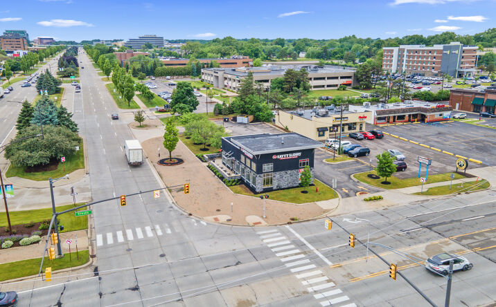 Pictures of Retail, Business for Sale property located at 1434 W BIG BEAVER RD, TROY, MI 48084-3546 for sales - image #1