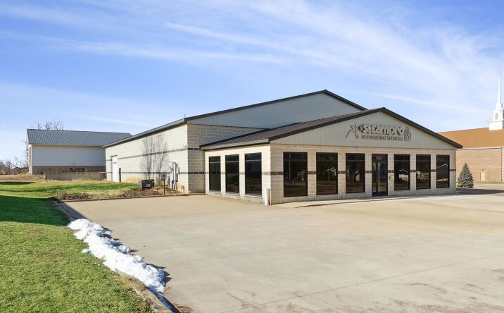 Pictures of Industrial property located at 5002 N Pine St, Davenport, IA 52806 for sales - image #1