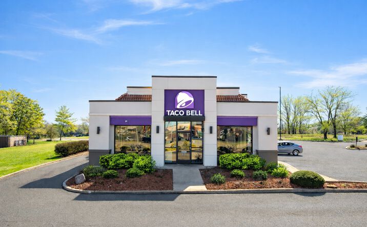 Pictures of Retail property located at 1129 E MAIN ST, GREENWOOD, IN 46143 for sales - image #1