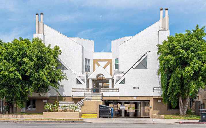Pictures of Multifamily property located at 13915 Sherman Way, Los Angeles, CA 91405 for sales - image #1