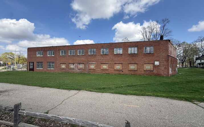 Pictures of Retail property located at 818 Cobb Avenue, Kalamazoo, MI 49007 for sales - image #1