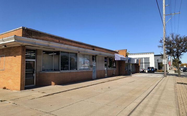 Pictures of Office property located at 8146 Calumet Ave, Munster, IN 46321 for sales - image #1