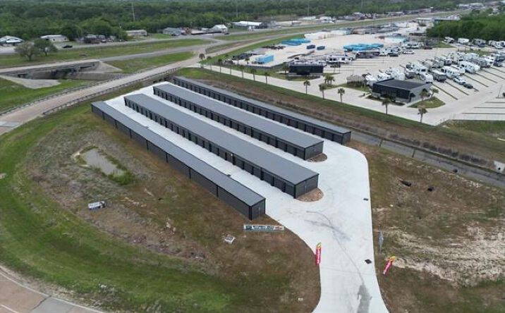 Pictures of Retail, Industrial property located at 2100 W Parkway, Groves, TX 77619 for sales - image #1