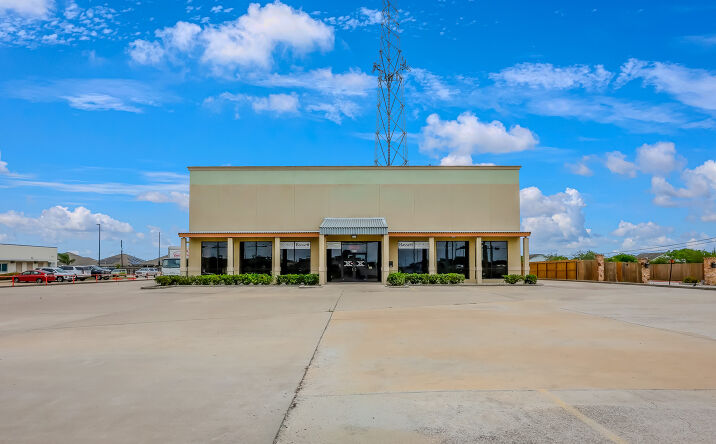Pictures of Industrial, Mixed Use, Retail property located at 2818 Rodd Field Rd, Corpus Christi, TX 78414 for sales - image #1