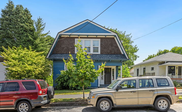 Pictures of Multifamily property located at 3424 SE 10TH AVE, Portland, OR 97202 for sales - image #1