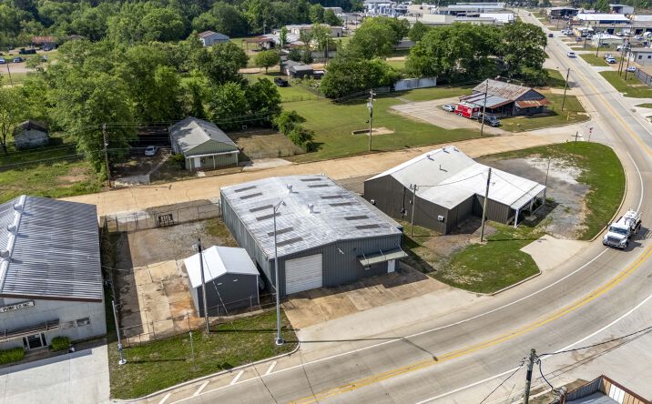 Pictures of Industrial property located at 118 INDUSTRIAL BLVD, KILGORE, TX 75662-3174 for sales - image #1