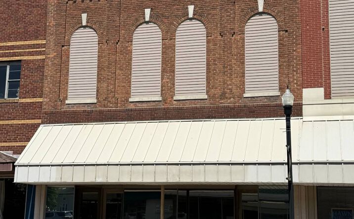 Pictures of Office property located at 105 E. Main St, Carmi, IL 62821 for sales - image #1