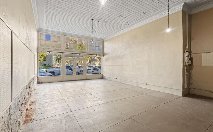 Pictures of Retail property located at 114 West Lamar Street, Sherman, TX 75090 for sales - image #1