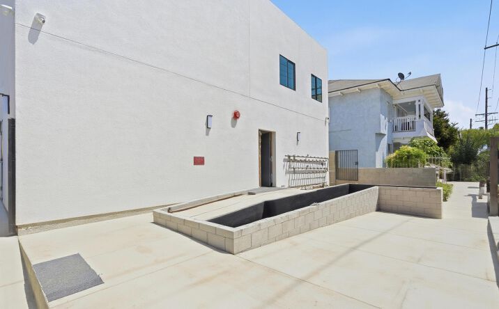 Pictures of Multifamily property located at 1009 E 29th St, Los Angeles, CA 90011 for sales - image #1