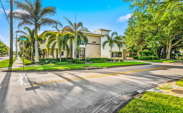 Pictures of Office property located at 1708 21st St, Vero Beach, FL 32960 for sales - image #1