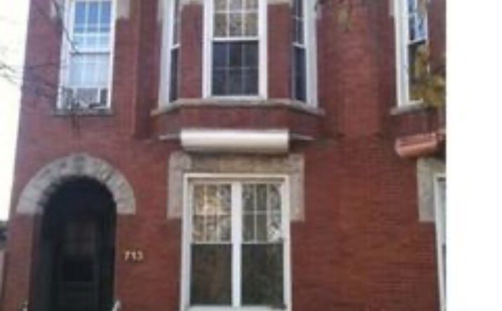 Pictures of Multifamily property located at 715 W 50th Street, Chicago, IL 60609 for sales - image #1