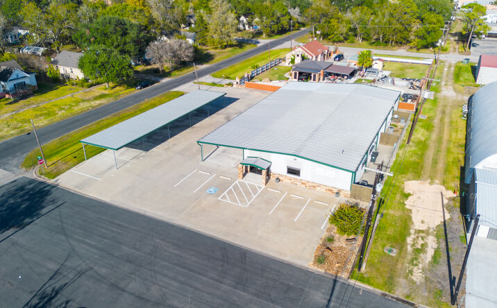 Pictures of Office, Mixed Use property located at 210 Market Street, El Campo, TX 77437 for sales - image #1