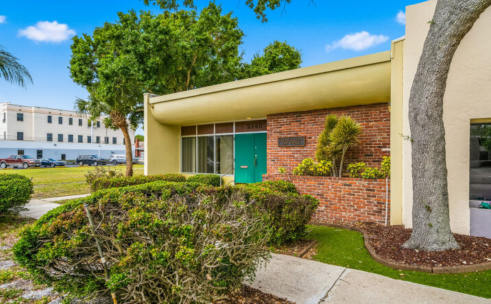 Pictures of Office property located at 2145 15th Ave, Vero Beach, FL 32960 for sales - image #1