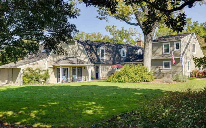 Pictures of Hospitality property located at 220 Church St, Yorktown, VA 23690 for sales - image #1