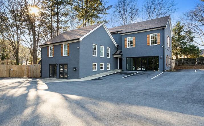 Pictures of Office property located at 210 W Crossville Road, Roswell, GA 30075 for sales - image #1
