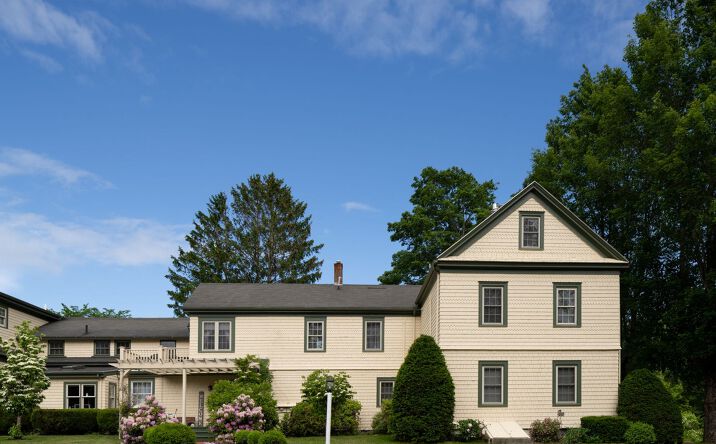 Pictures of Hospitality, Business for Sale property located at 15 Locke Street, Kennebunkport, ME 04046 for sales - image #1