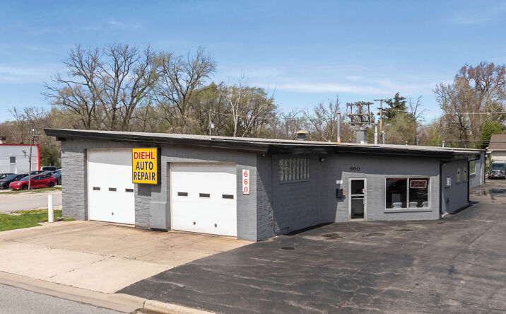 Pictures of Retail property located at 660 Ogden Avenue, Downers Grove, IL 60515 for sales - image #1