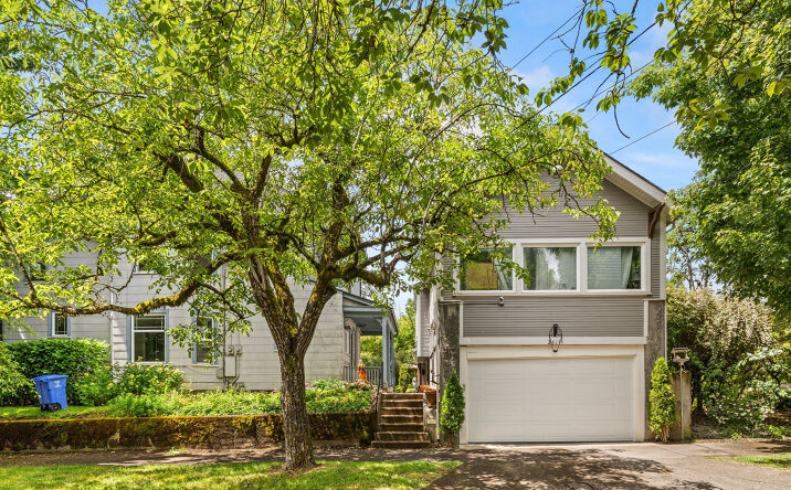 Pictures of Multifamily property located at 2735 SE CLINTON ST, PORTLAND, OR 97202-1394 for sales - image #1