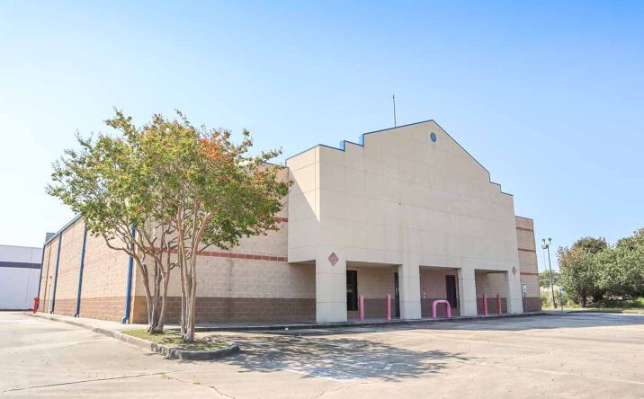 Pictures of Retail property located at 8686 Florline Boulevard, Baton Rouge, LA 70815 for sales - image #1