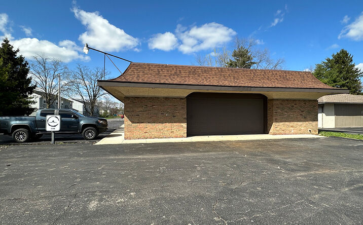 Pictures of Retail, Industrial property located at 1198 Old Henderson Road, Columbus, OH 43220 for sales - image #1