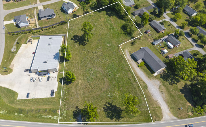 Pictures of Retail, Office, Mixed Use property located at 621 East McMurry Boulevard, Hartsville, TN 37074 for sales - image #1