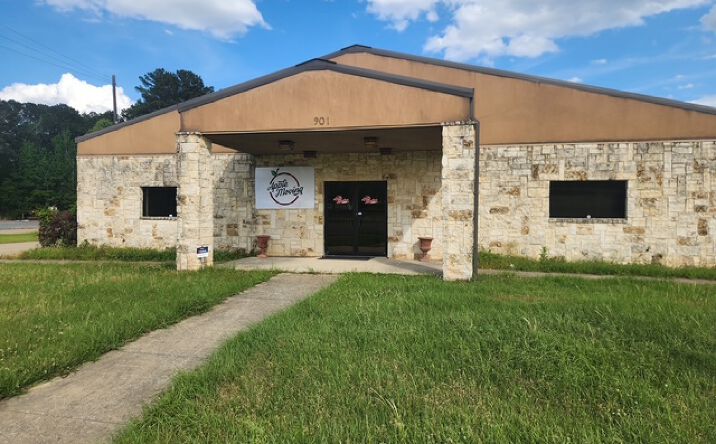 Pictures of Office, Industrial, Mixed Use property located at 909 University Parkway, Leesville, LA 71446 for sales - image #1