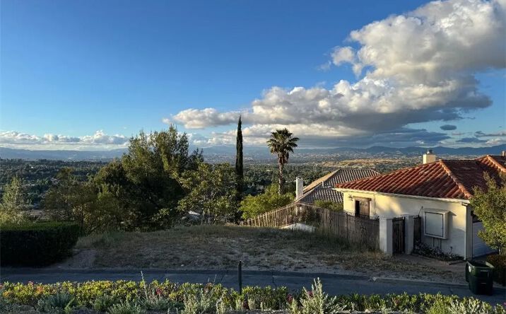 Pictures of Land property located at 23808 Bella Vista, Newhall, CA 91321 for sales - image #1