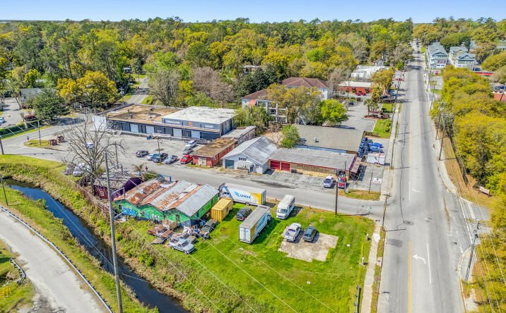 Pictures of Retail property located at 860 Eppes Drive, Tallahassee, FL 32304 for sales - image #1