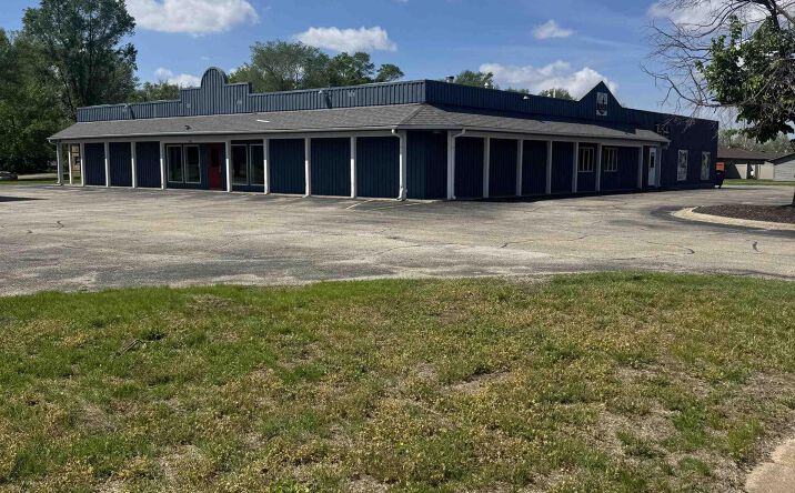 Pictures of Retail property located at 2601 S 14TH Street, Pekin, IL 61554 for sales - image #1