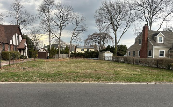Pictures of Land property located at Sunset Road, Islip, NY 11706 for sales - image #1