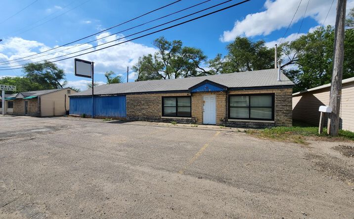 Pictures of Office, Retail property located at 320 Grant Avenue, Junction City, KS 66441 for sales - image #1
